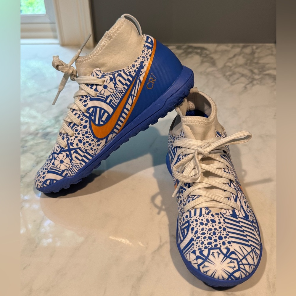 Nike Kids White and Blue Patterned Sneakers